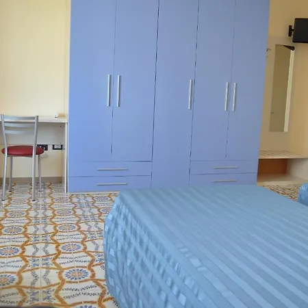 Happy Hotel