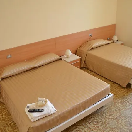 Hotel Happy 3*