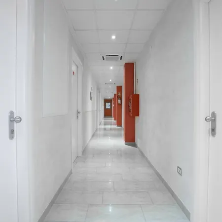 Happy Hotel