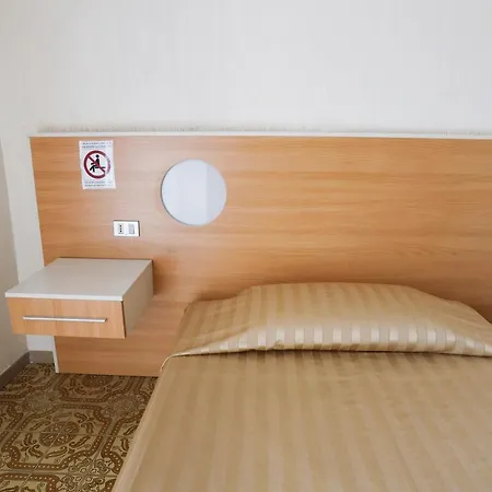 Hotel Happy 3*