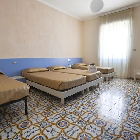 Happy Hotel 3*