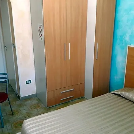 Happy Hotel 3*