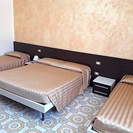 Hotel Happy 3*