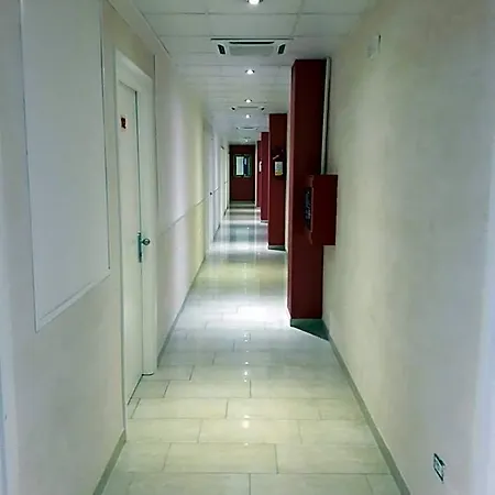 Happy Hotel 3*