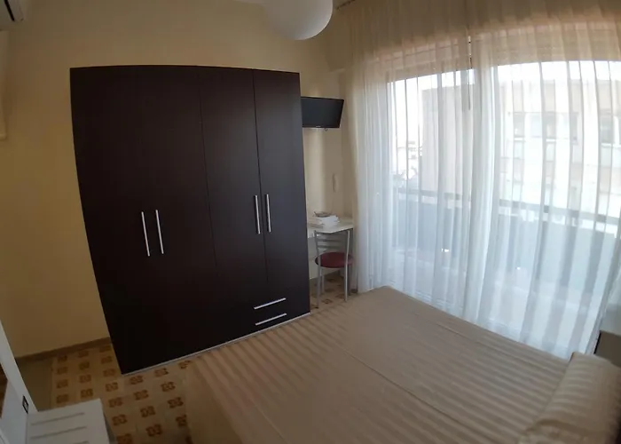 Happy Hotel 3*